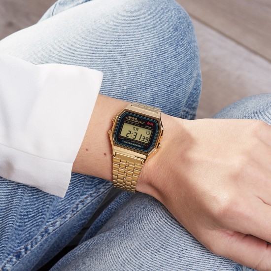 Horloges - Bij Kenz juwelier vind je de mooiste Casio horloges, zoals dit Casio  horloge A159WGEA-1EF voor unisex.Het horloge heeft een quartz uurwerk. De  wijzerplaat is zwart en is afgedekt met mineraalglas.