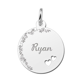 Zilveren plaatje rond met sierrand en twee harten - 603174