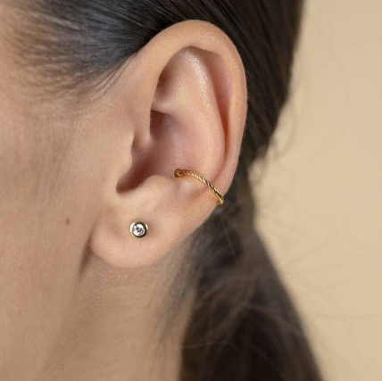 ZINZI zilver plated ear cuff gedraaide buis per stuk geprijsd ZIO-CUFF3G - 20004036